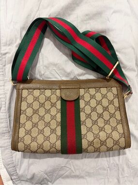 GUCCI GG Supreme Sherry Line Clutch/Crossbody